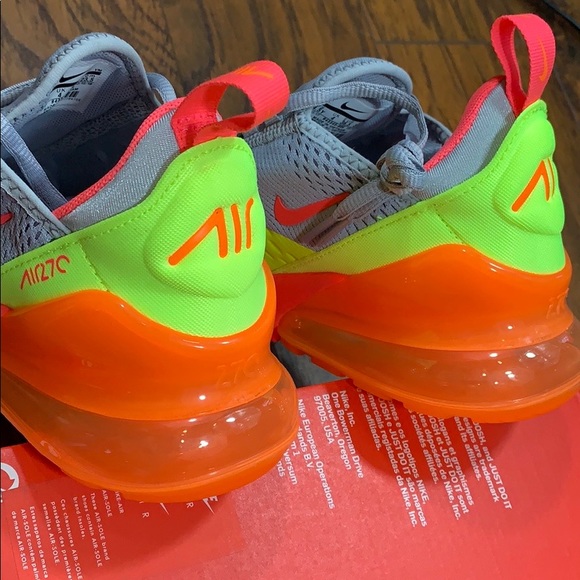 NIKE AIR MAX 270 GS 'WOLF GREY HOT PUNCH' - Picture 15 of 16